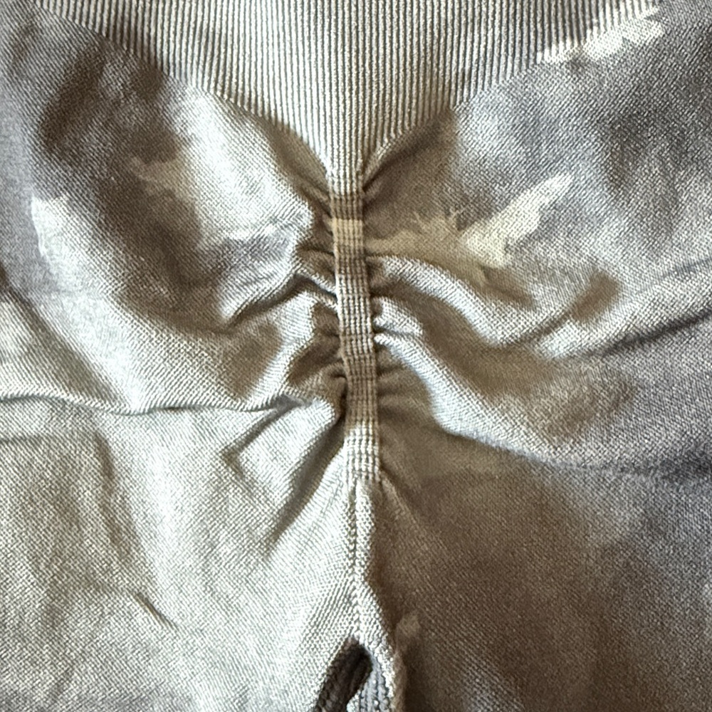 Gray Wolves Graphic Shorts - Picture 4 of 8